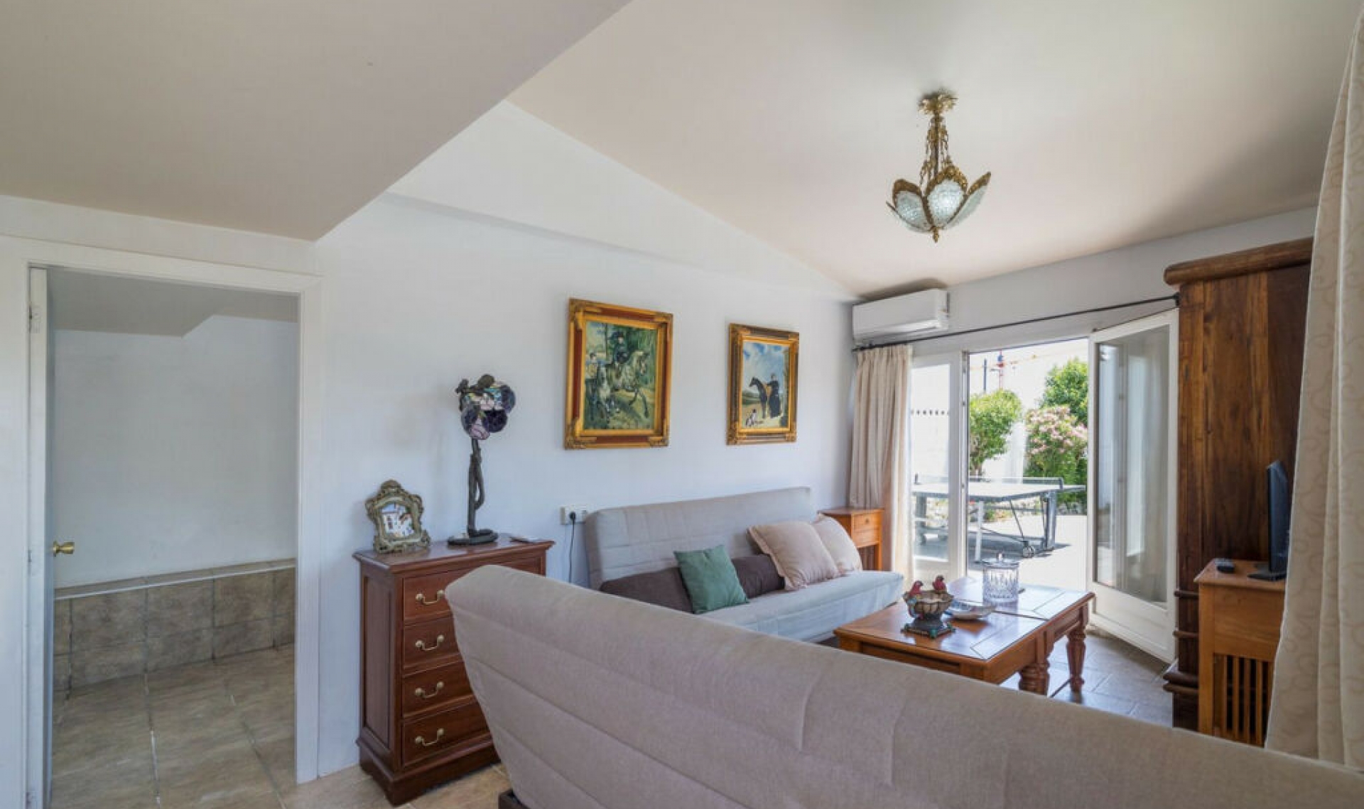 Resale - House -
Estepona