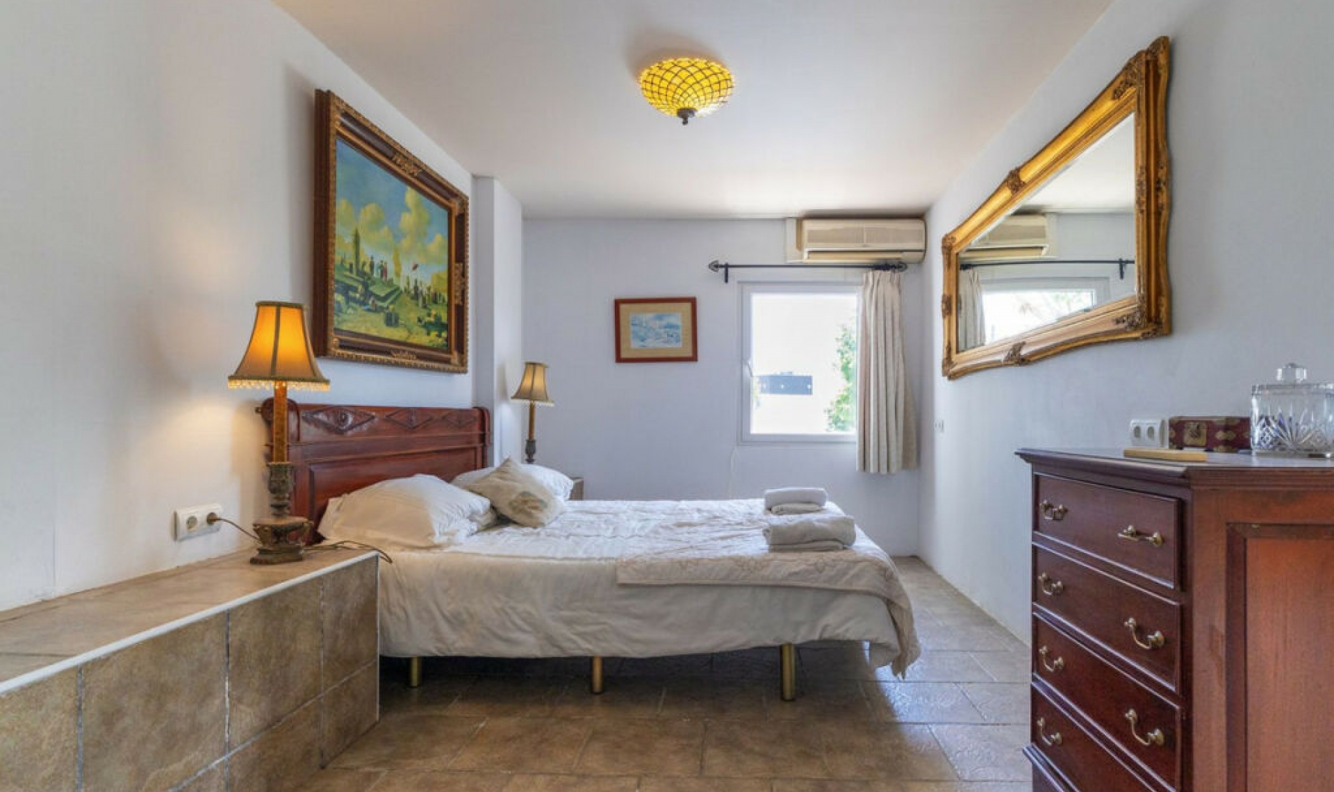 Resale - House -
Estepona