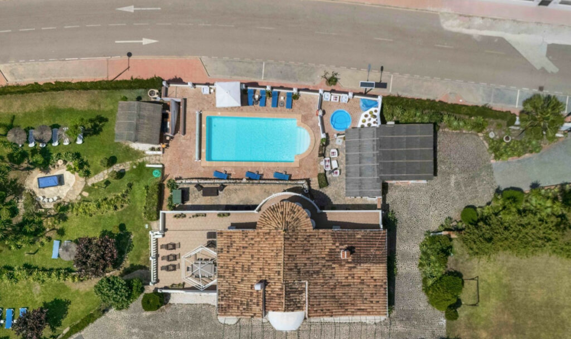 Resale - House -
Estepona