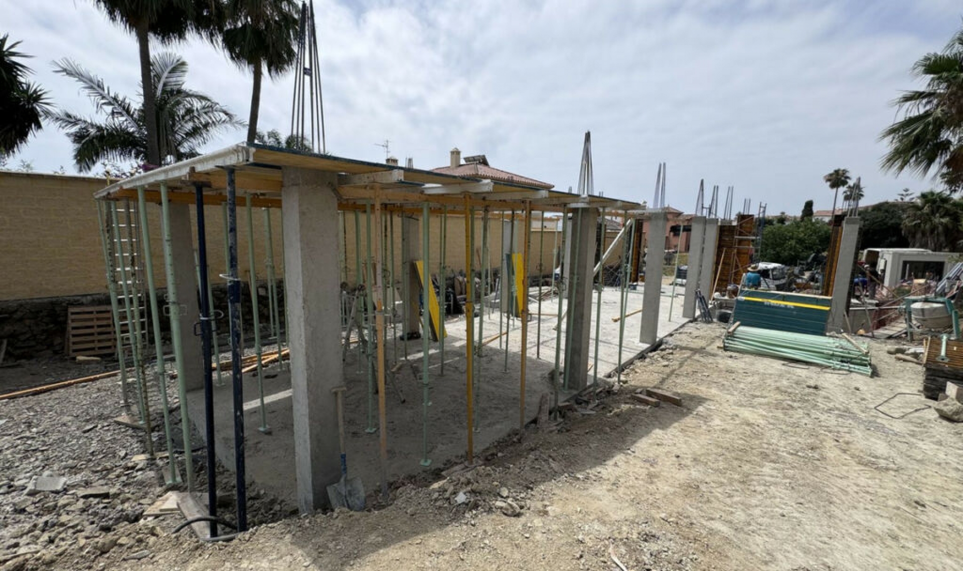 Resale - House -
Estepona