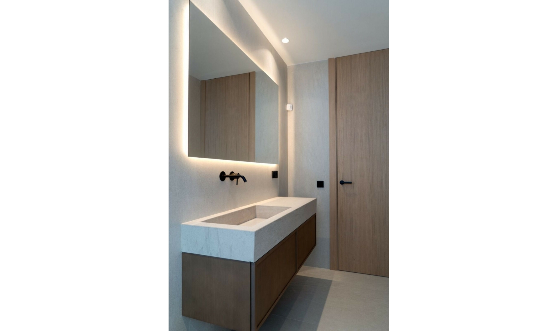 Resale - House -
Estepona