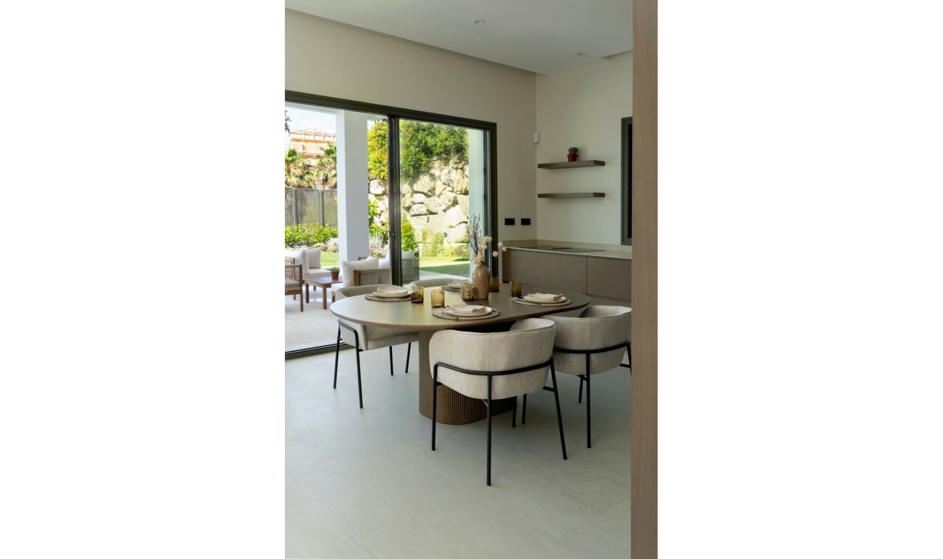 Resale - House -
Estepona