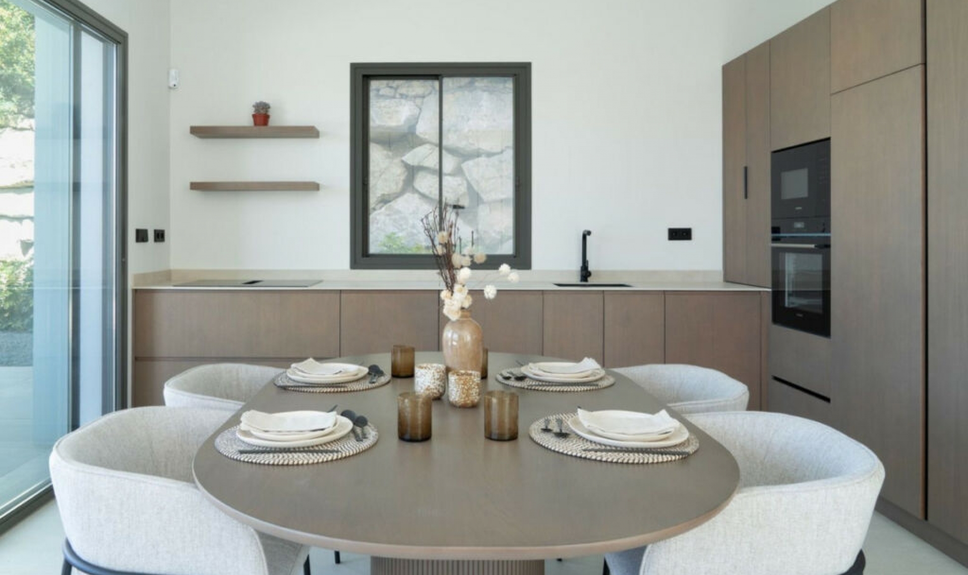 Resale - House -
Estepona