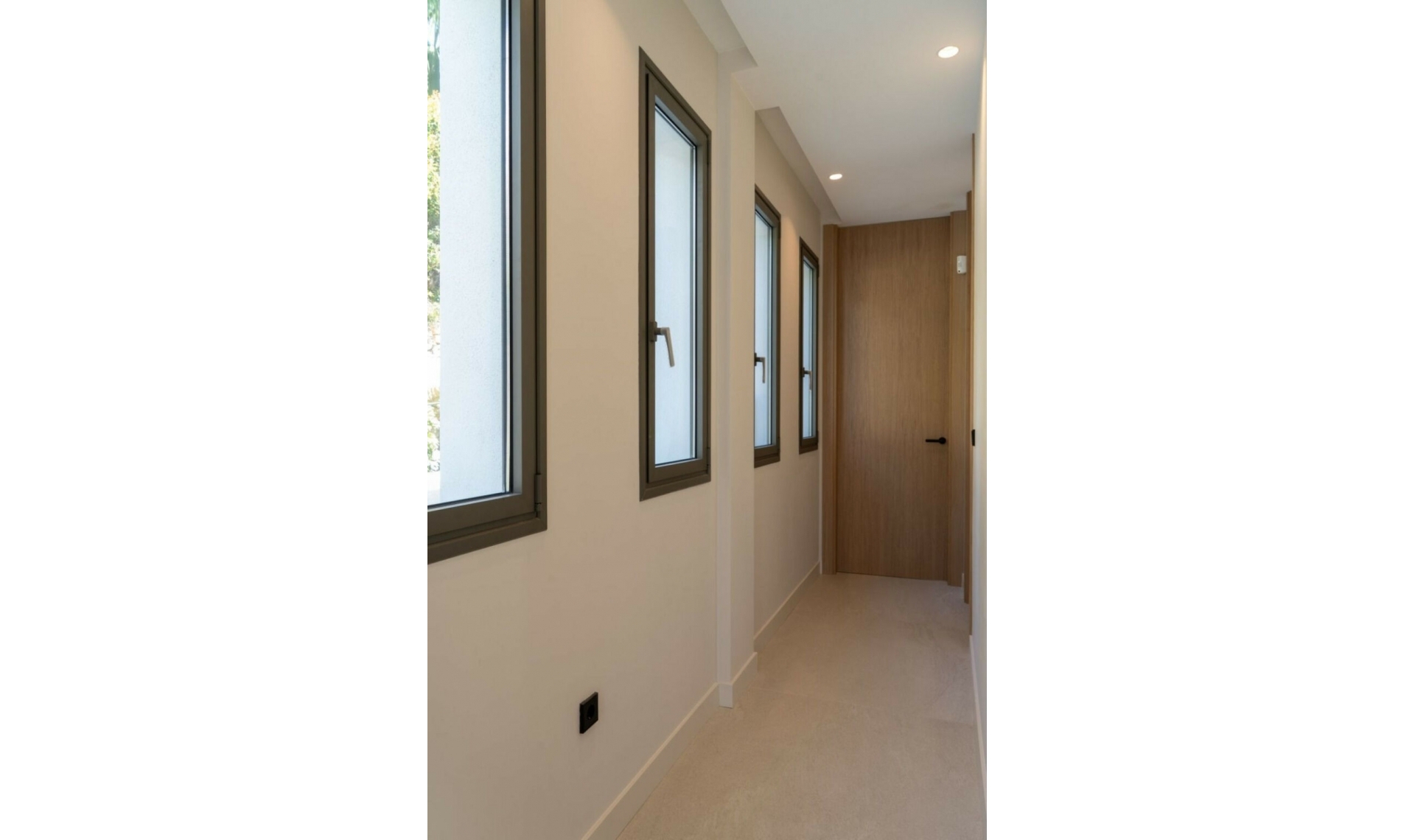 Resale - House -
Estepona