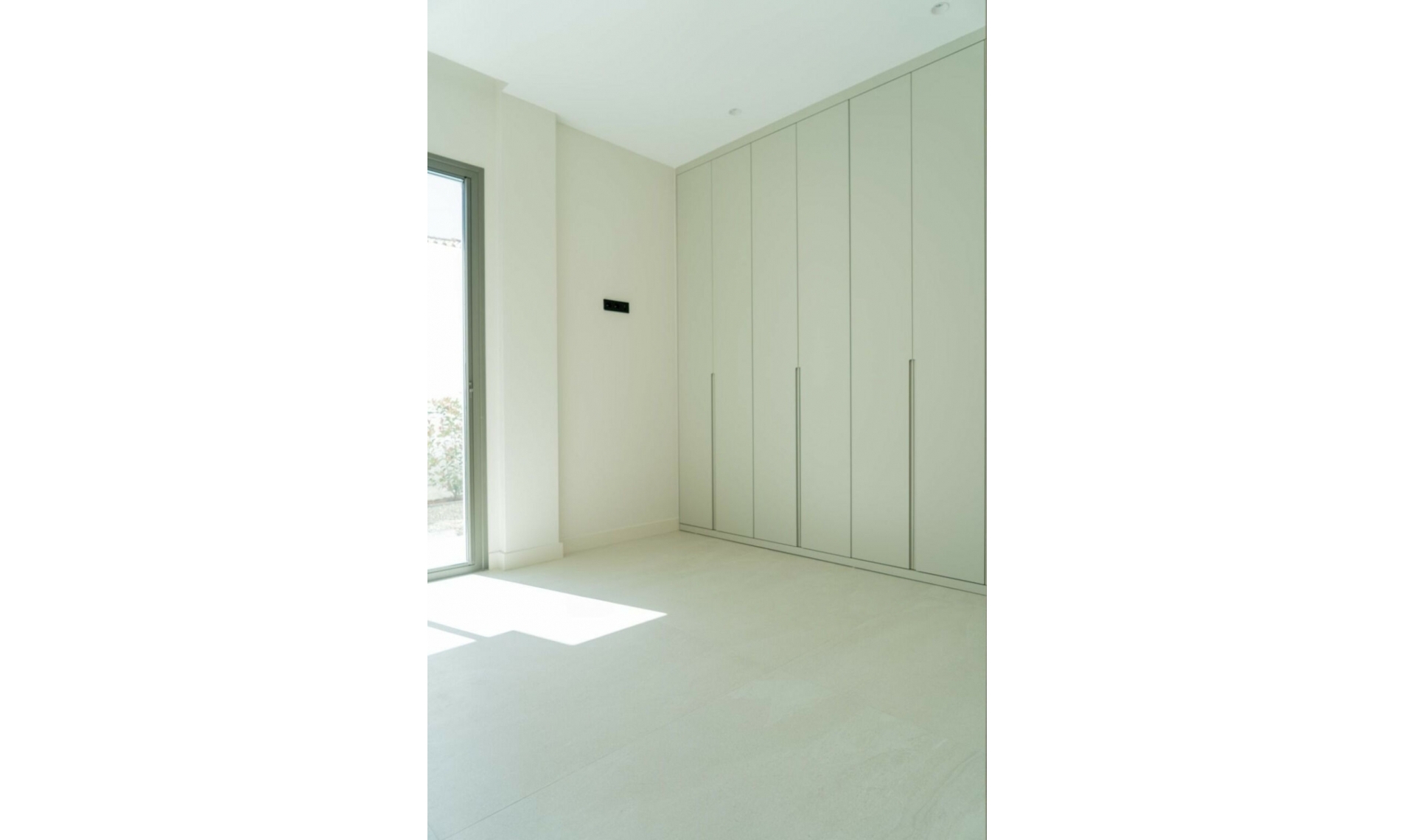Resale - House -
Estepona