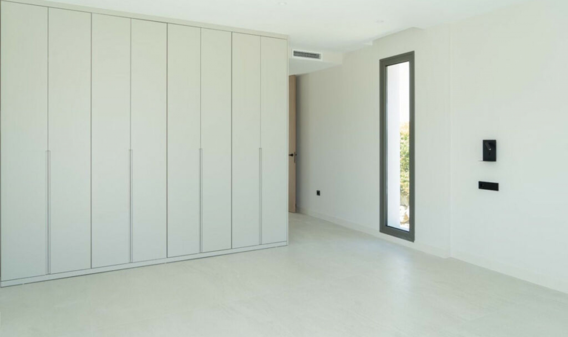 Resale - House -
Estepona