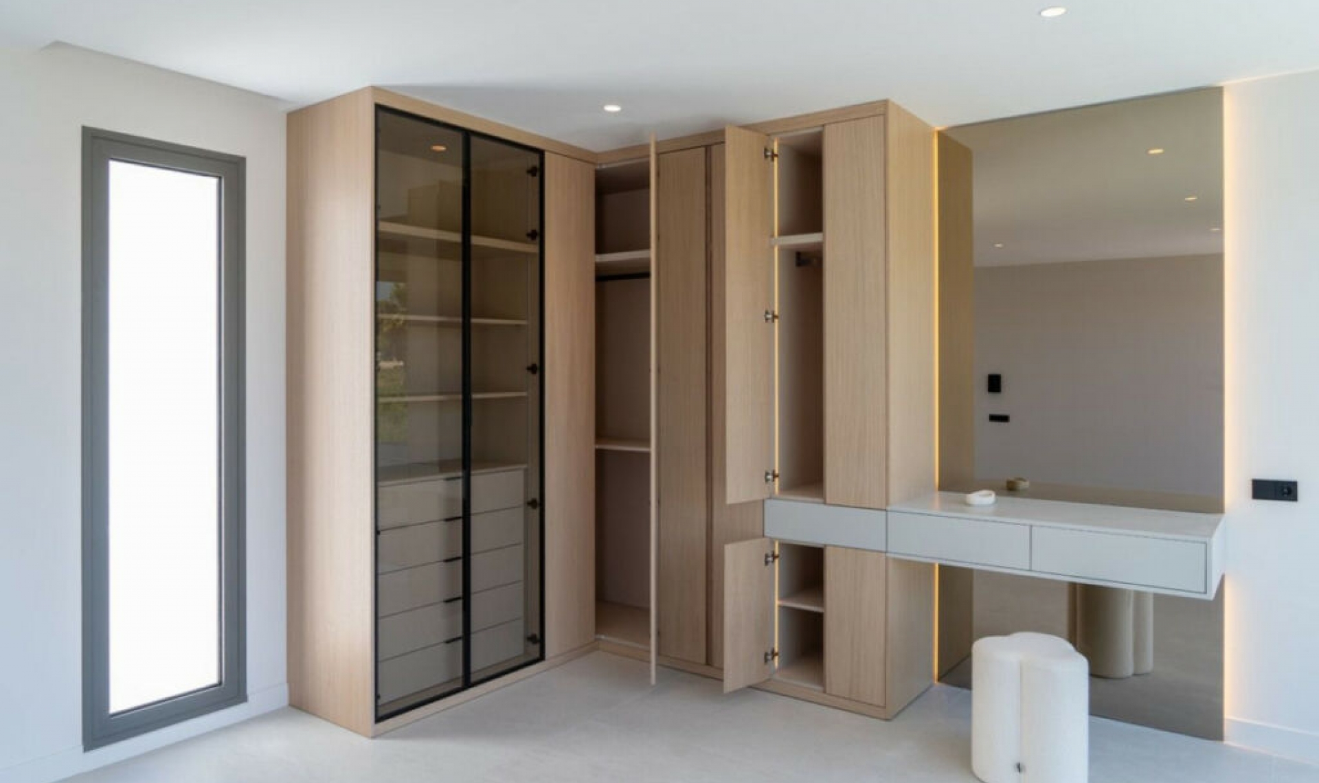 Resale - House -
Estepona