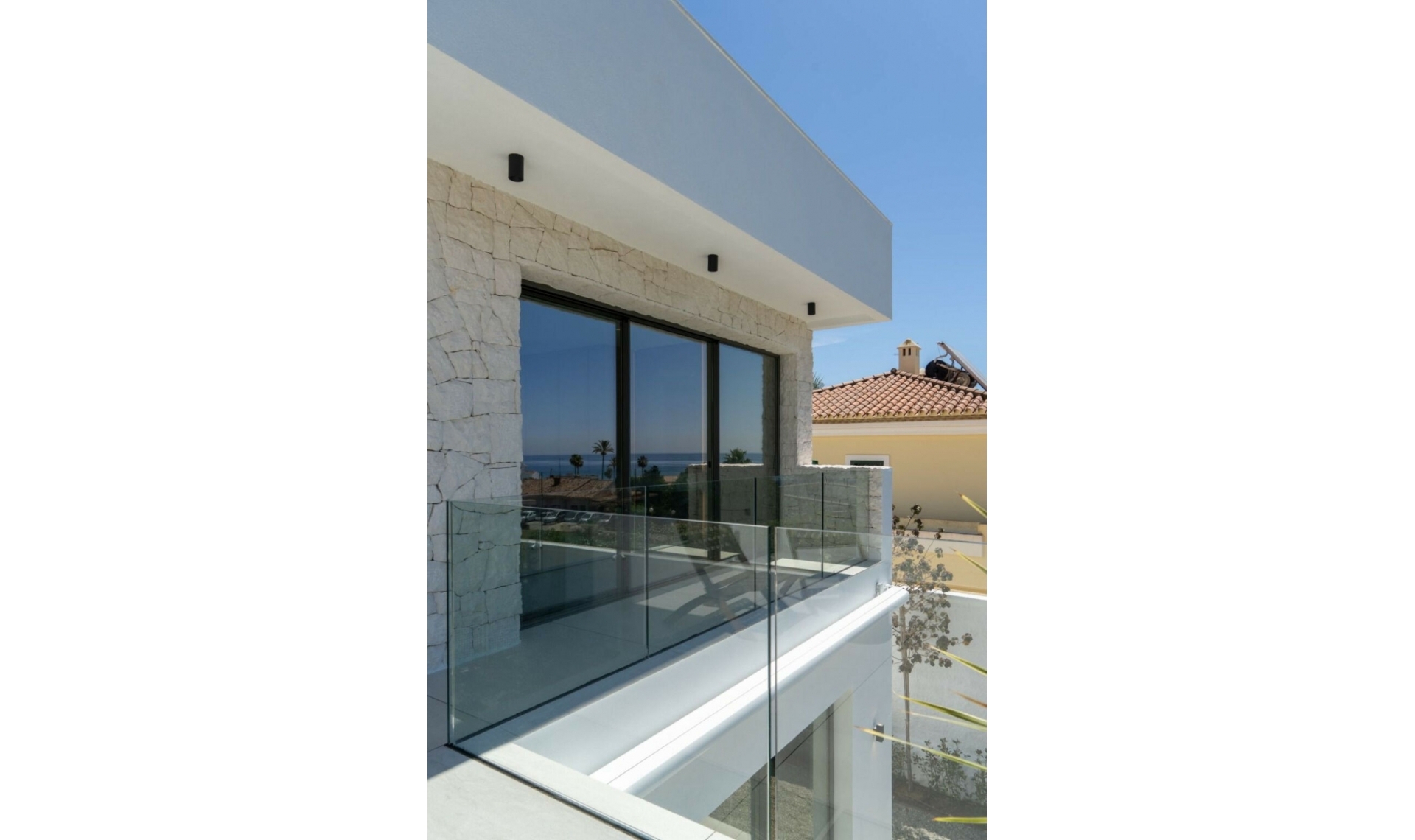 Resale - House -
Estepona