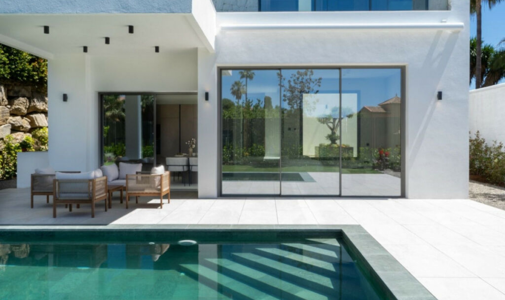 Resale - House -
Estepona