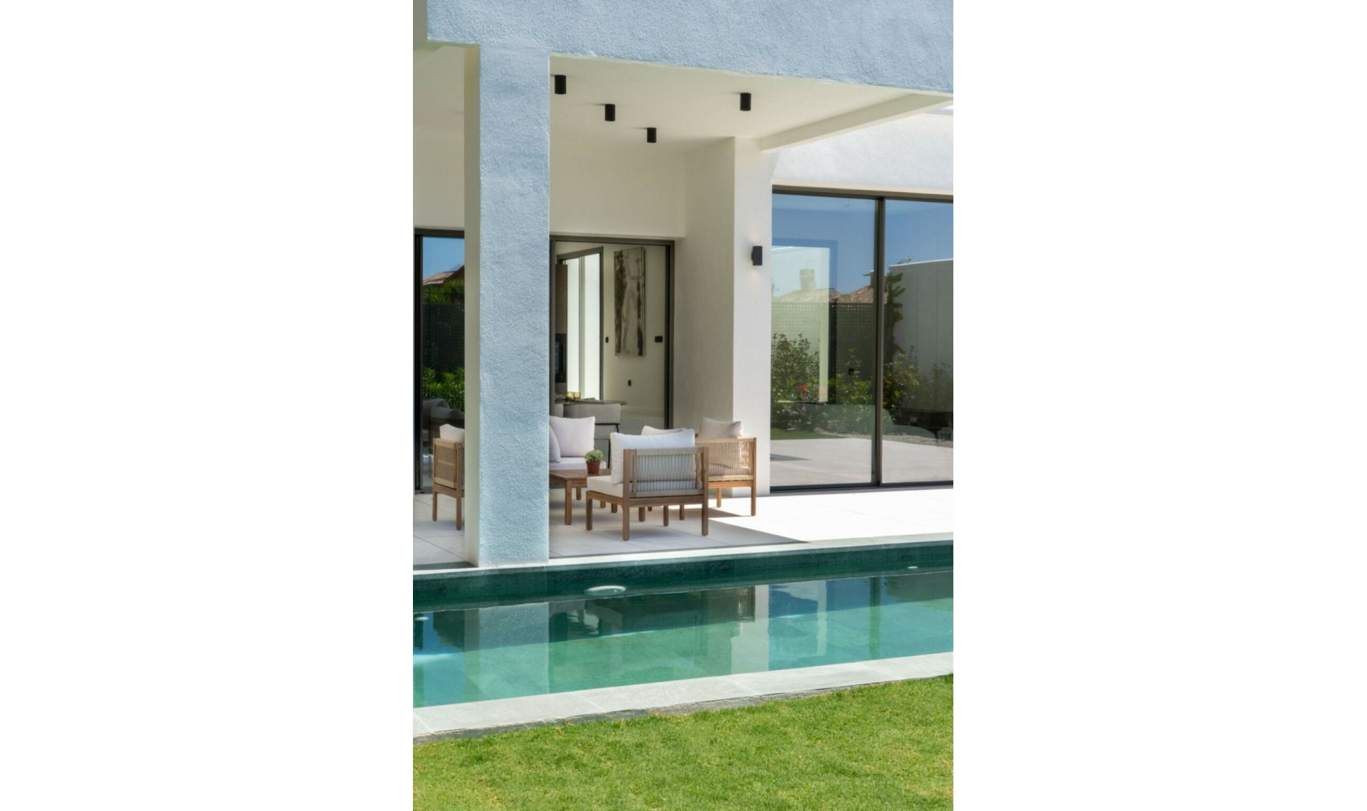 Resale - House -
Estepona