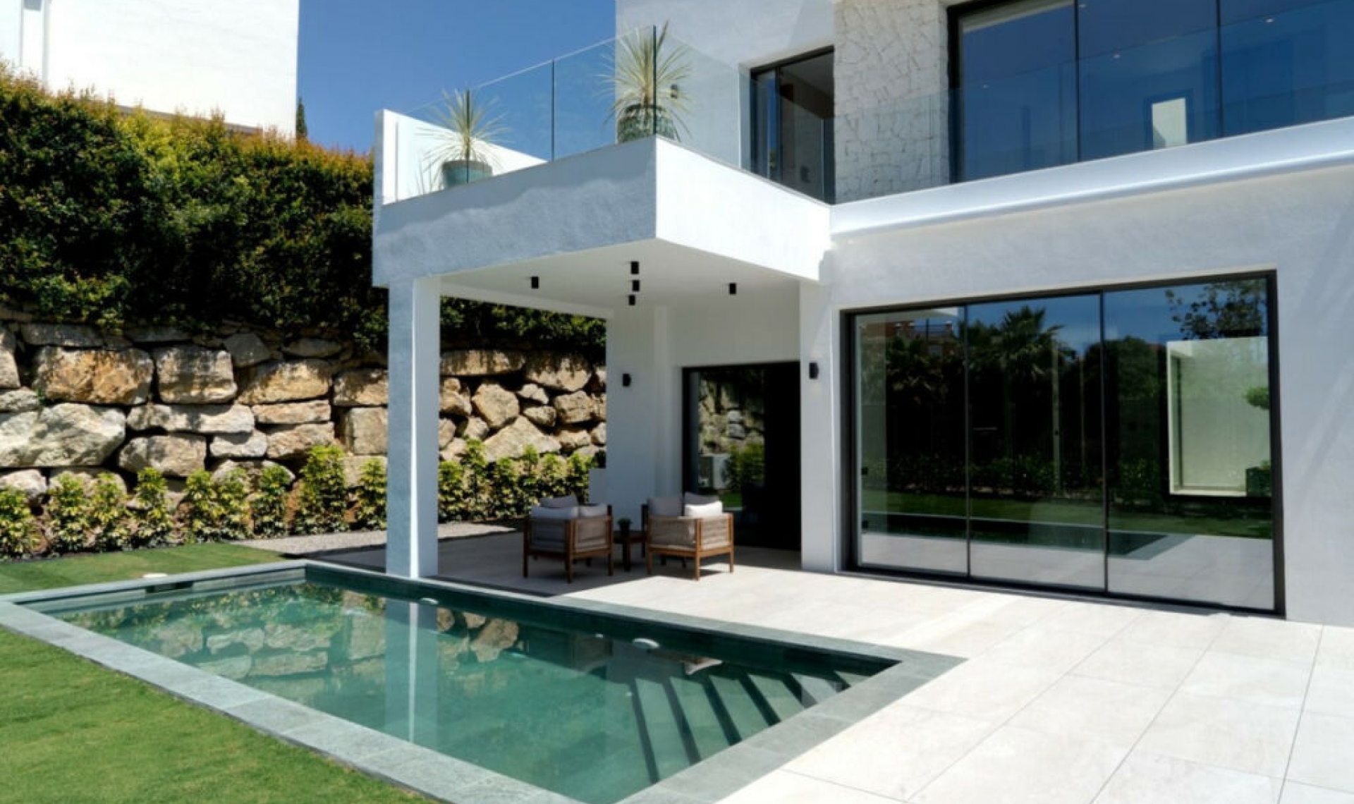 Resale - House -
Estepona