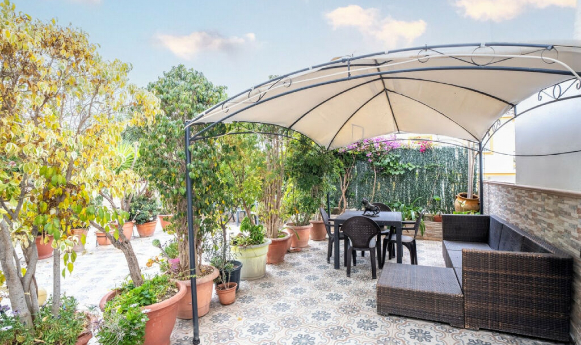 Resale - House -
Estepona
