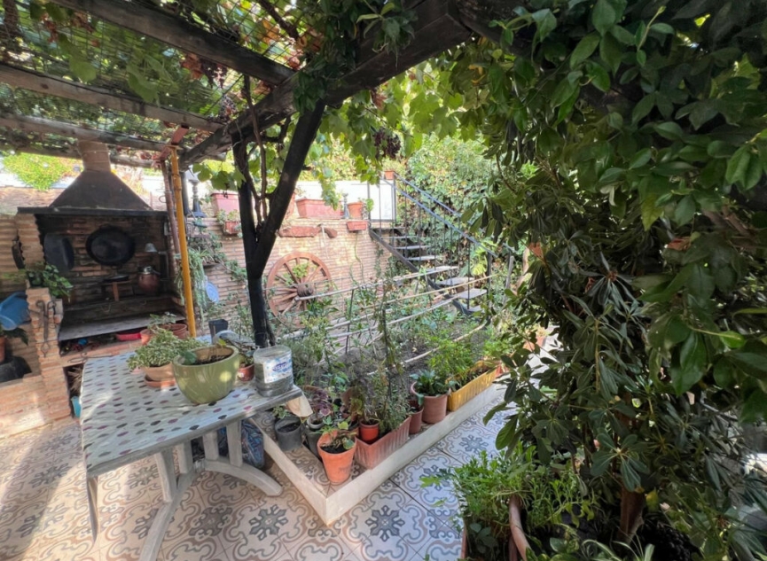 Resale - House -
Estepona