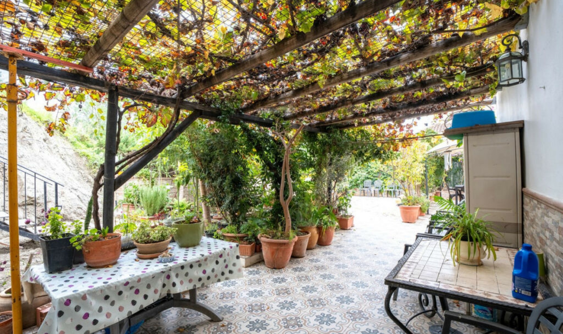 Resale - House -
Estepona