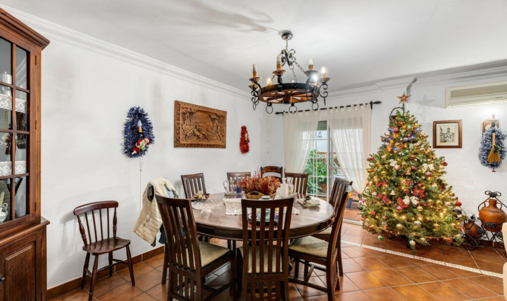 Resale - House -
Estepona