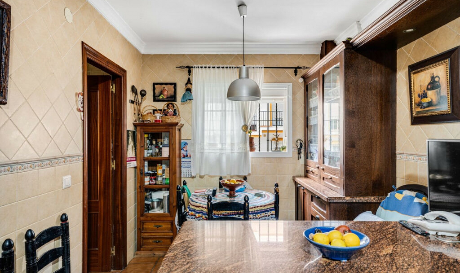 Resale - House -
Estepona