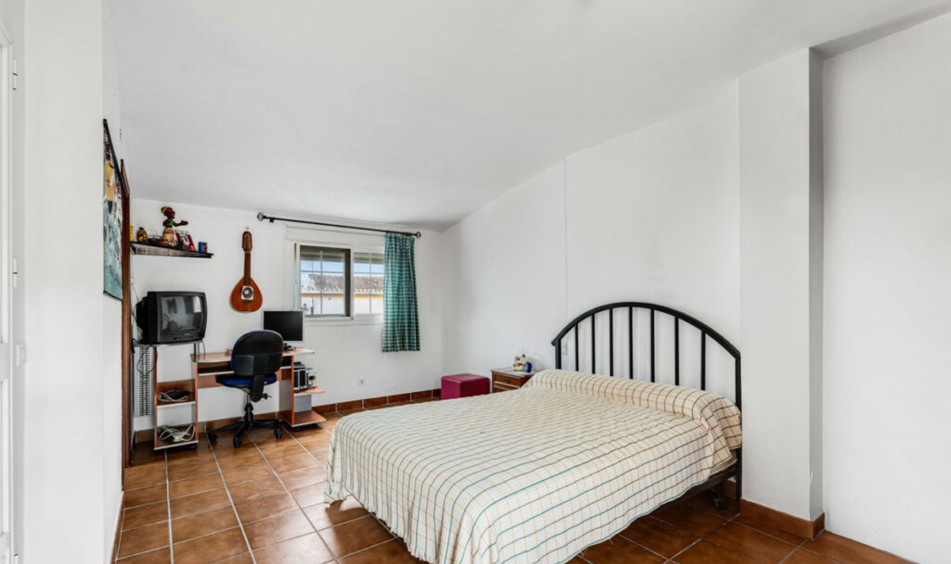 Resale - House -
Estepona