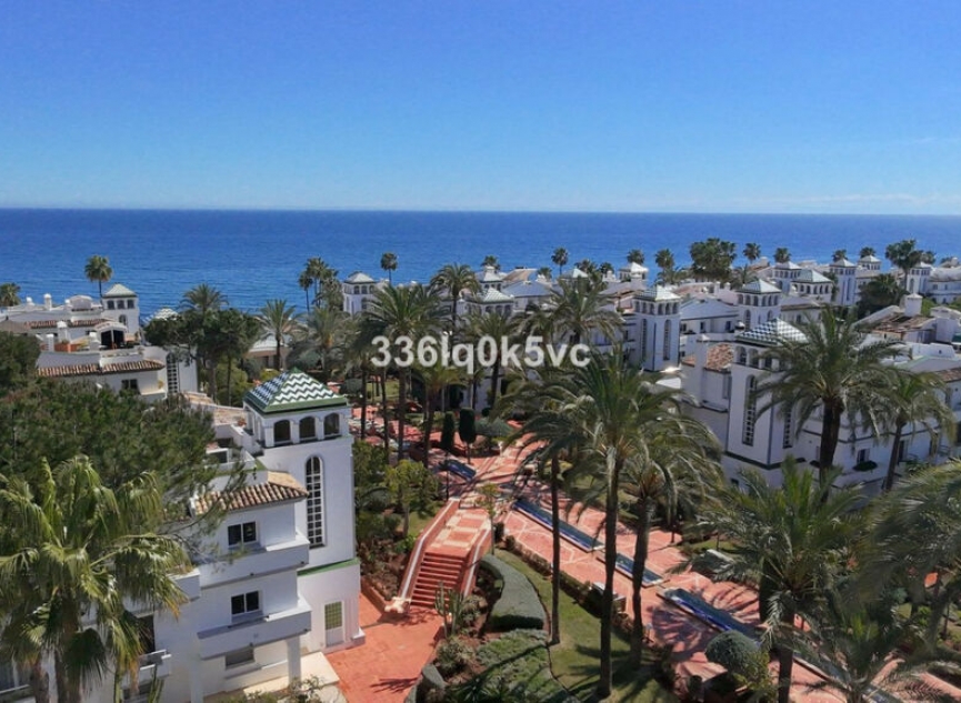 Resale - House -
Estepona