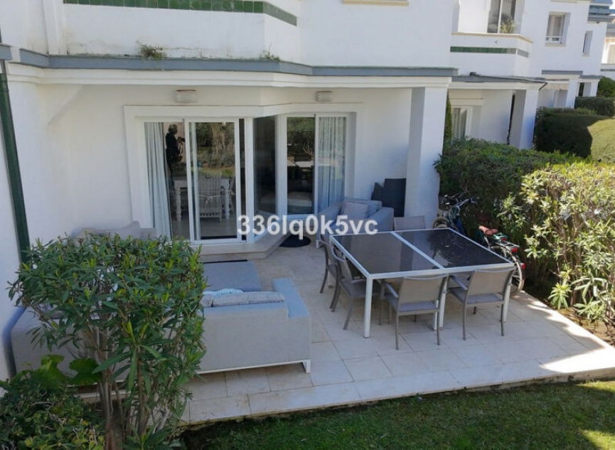 Resale - House -
Estepona