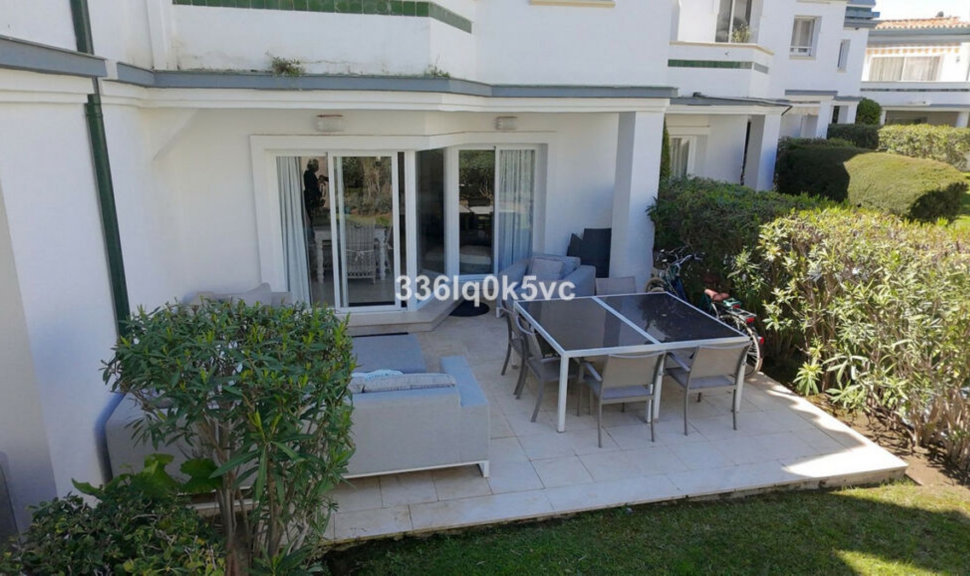 Resale - House -
Estepona