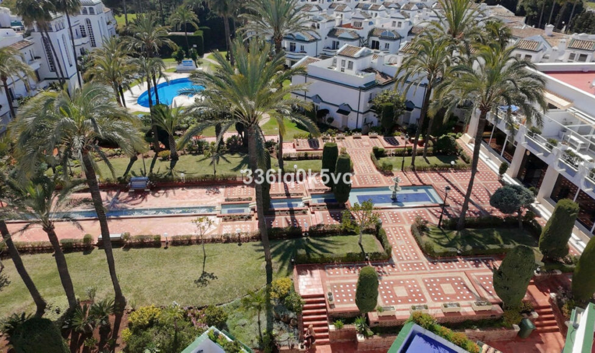 Resale - House -
Estepona
