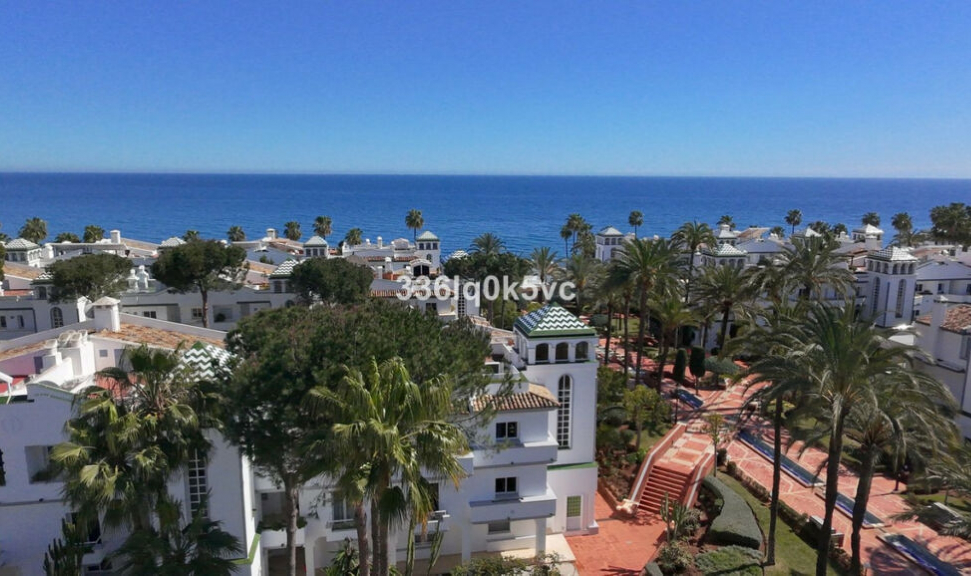Resale - House -
Estepona