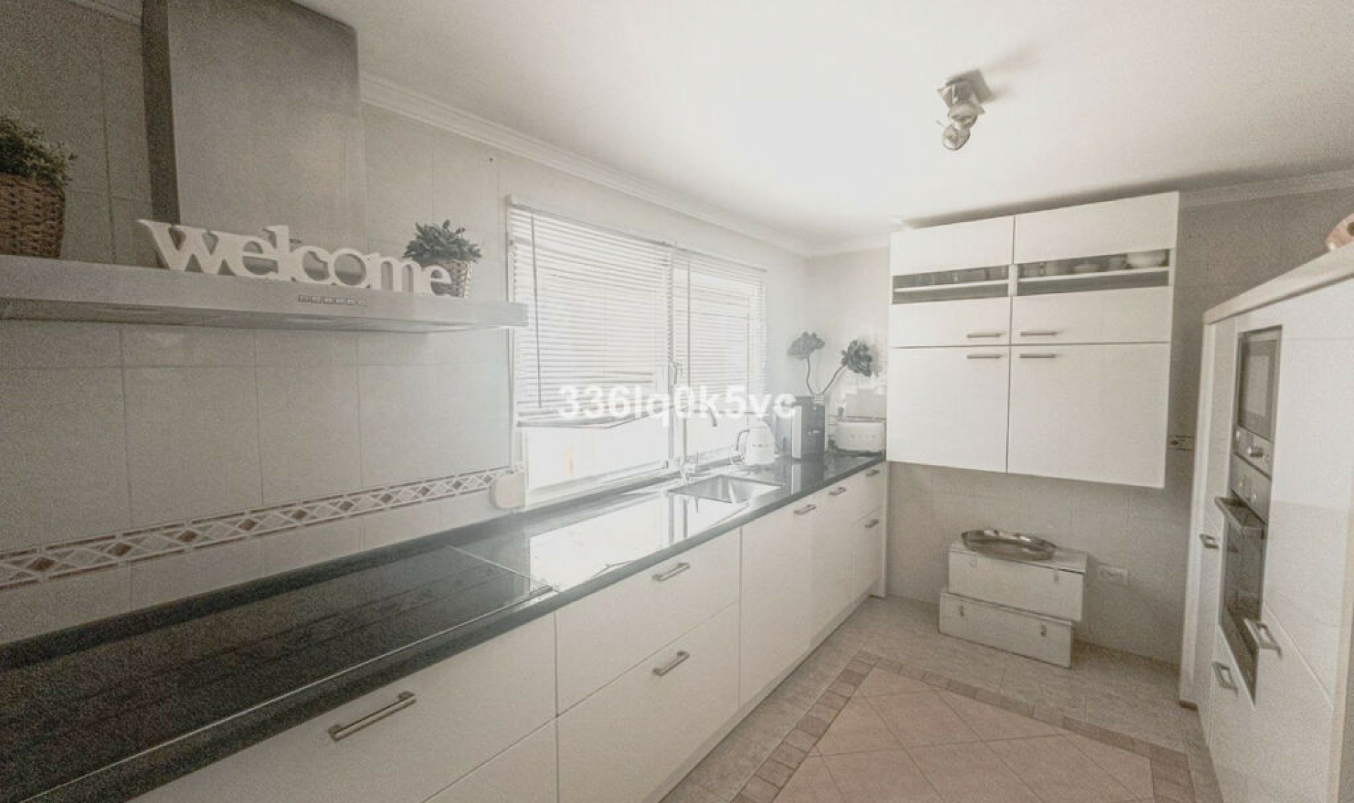 Resale - House -
Estepona