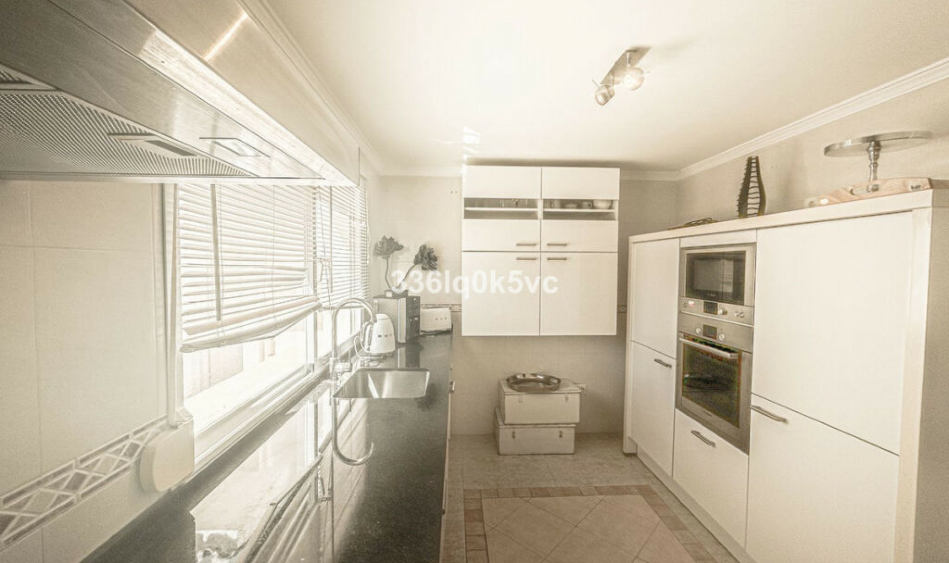Resale - House -
Estepona