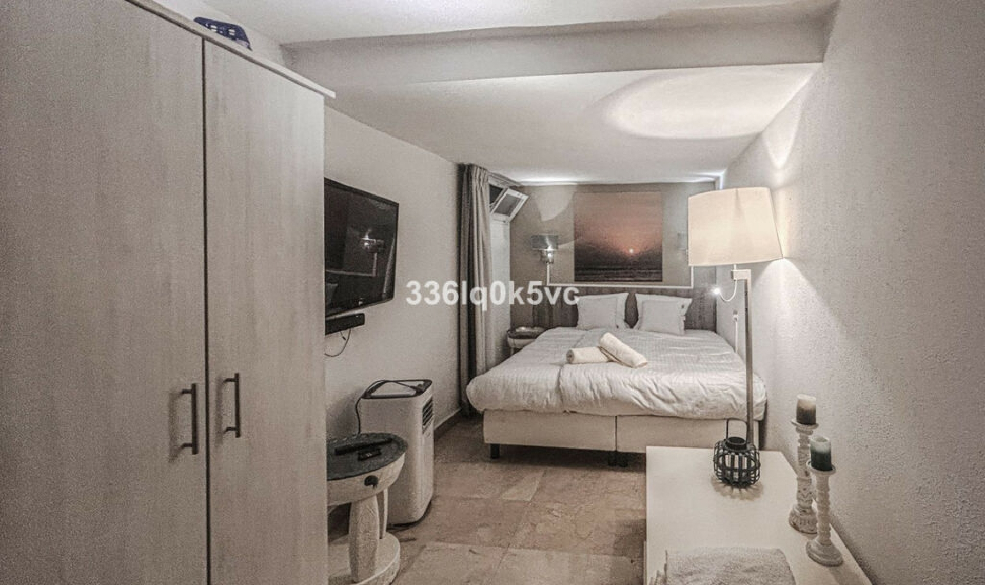 Resale - House -
Estepona