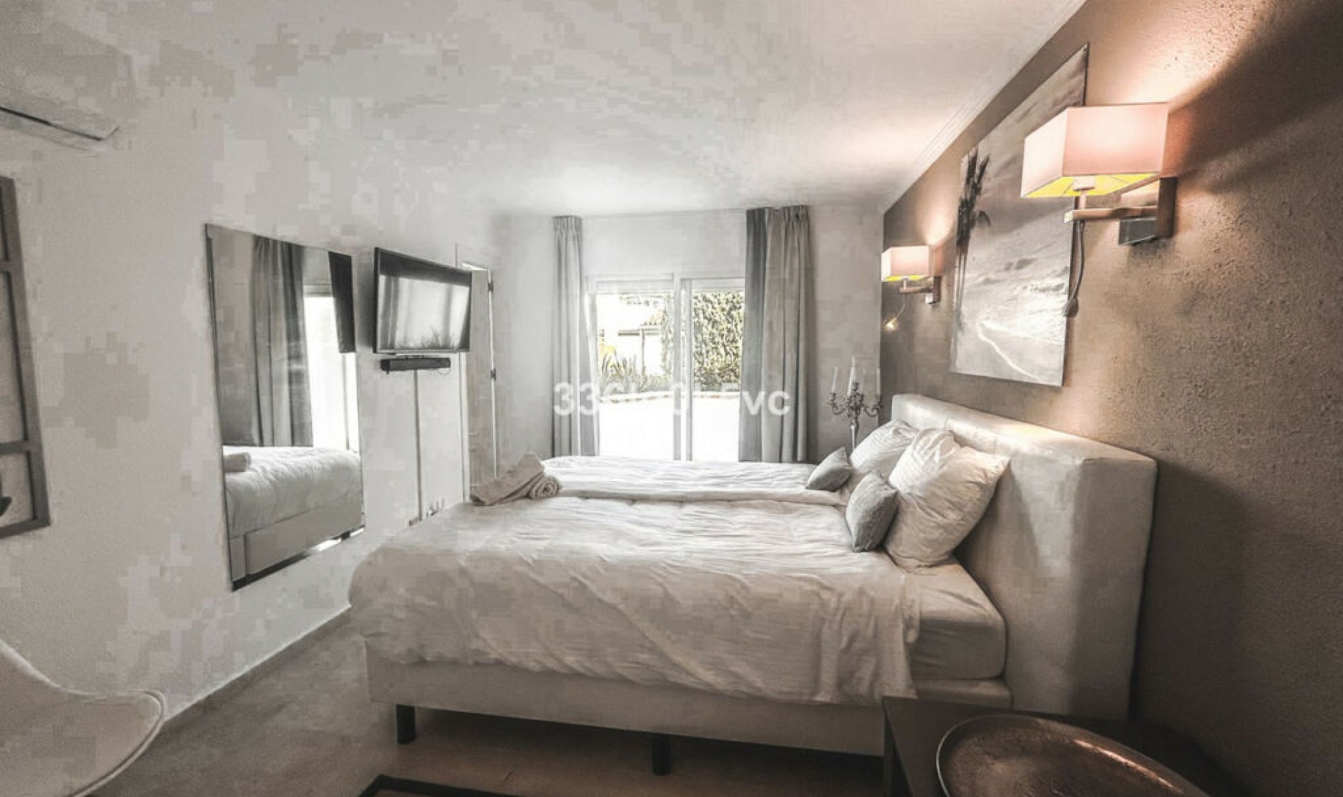Resale - House -
Estepona