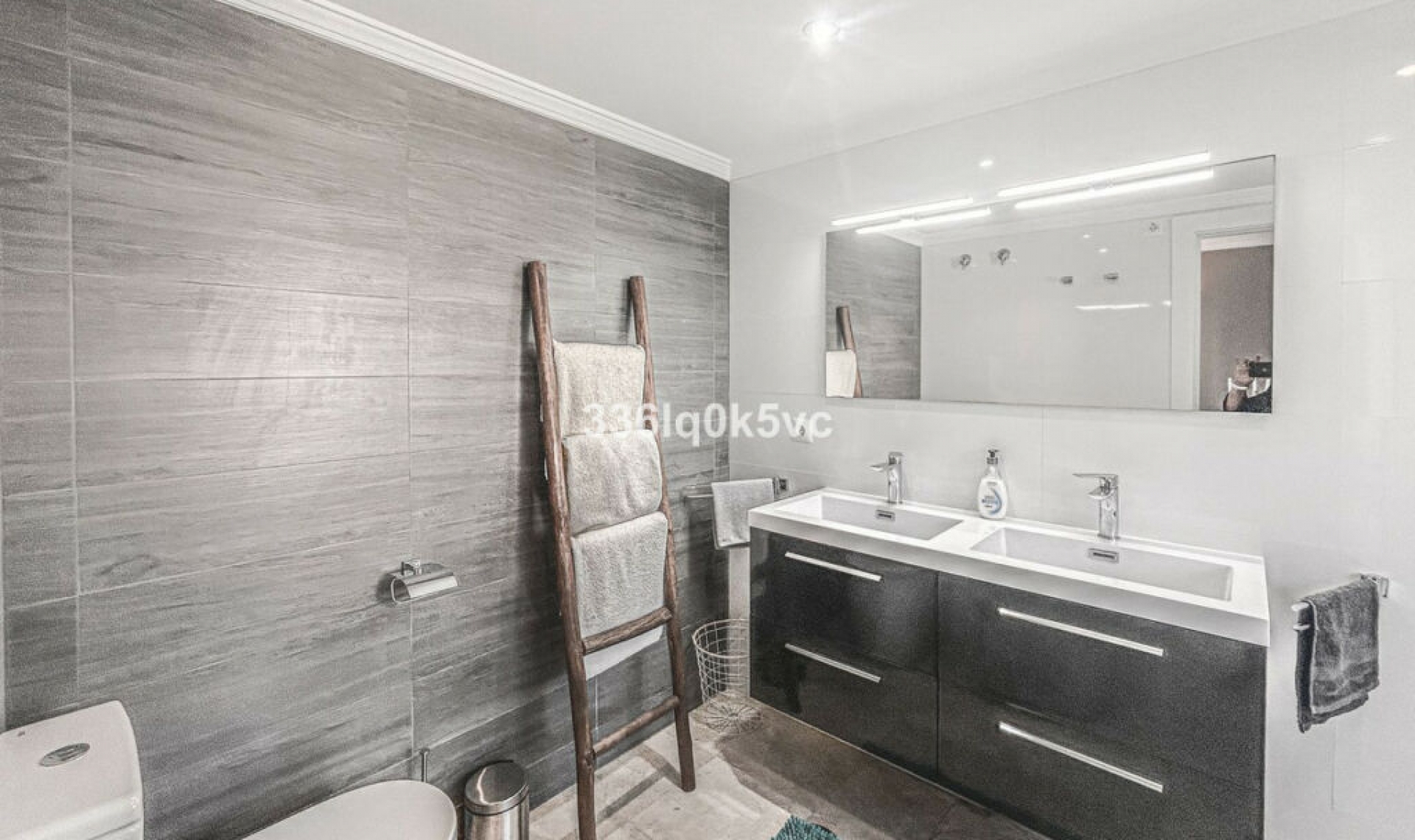 Resale - House -
Estepona