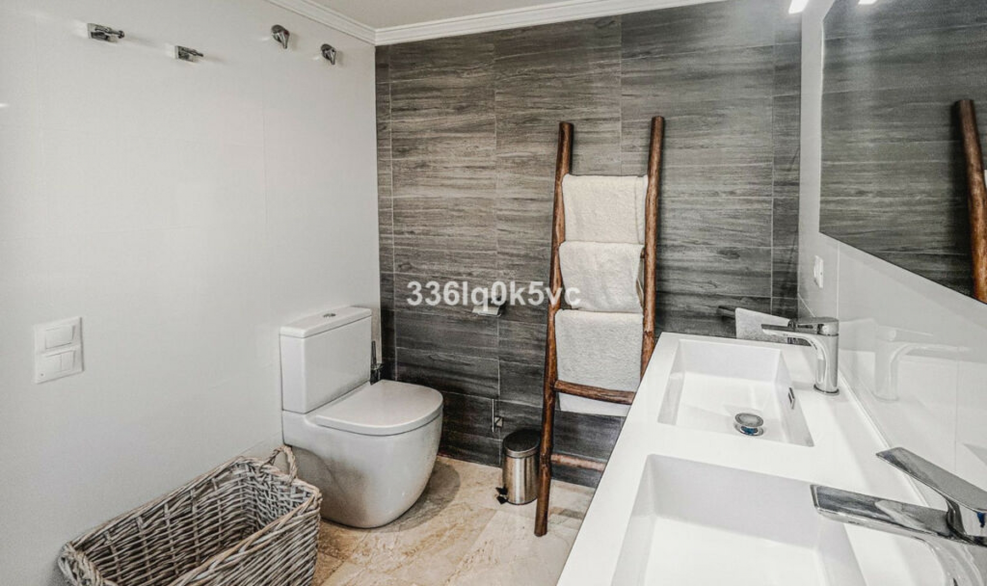 Resale - House -
Estepona