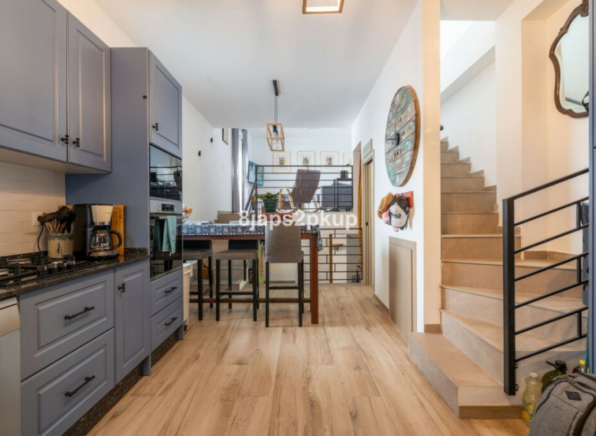 Resale - House -
Estepona