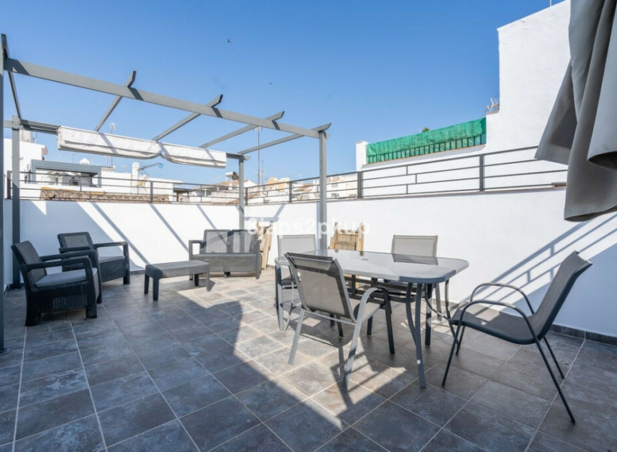 Resale - House -
Estepona