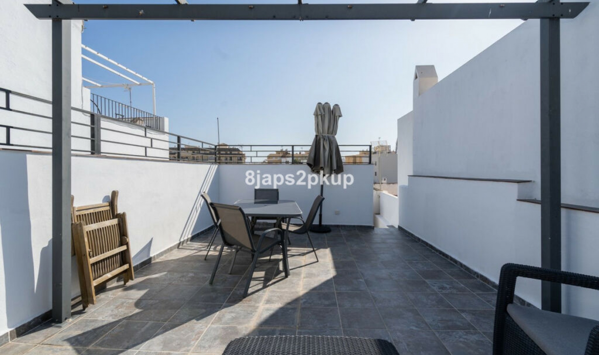 Resale - House -
Estepona