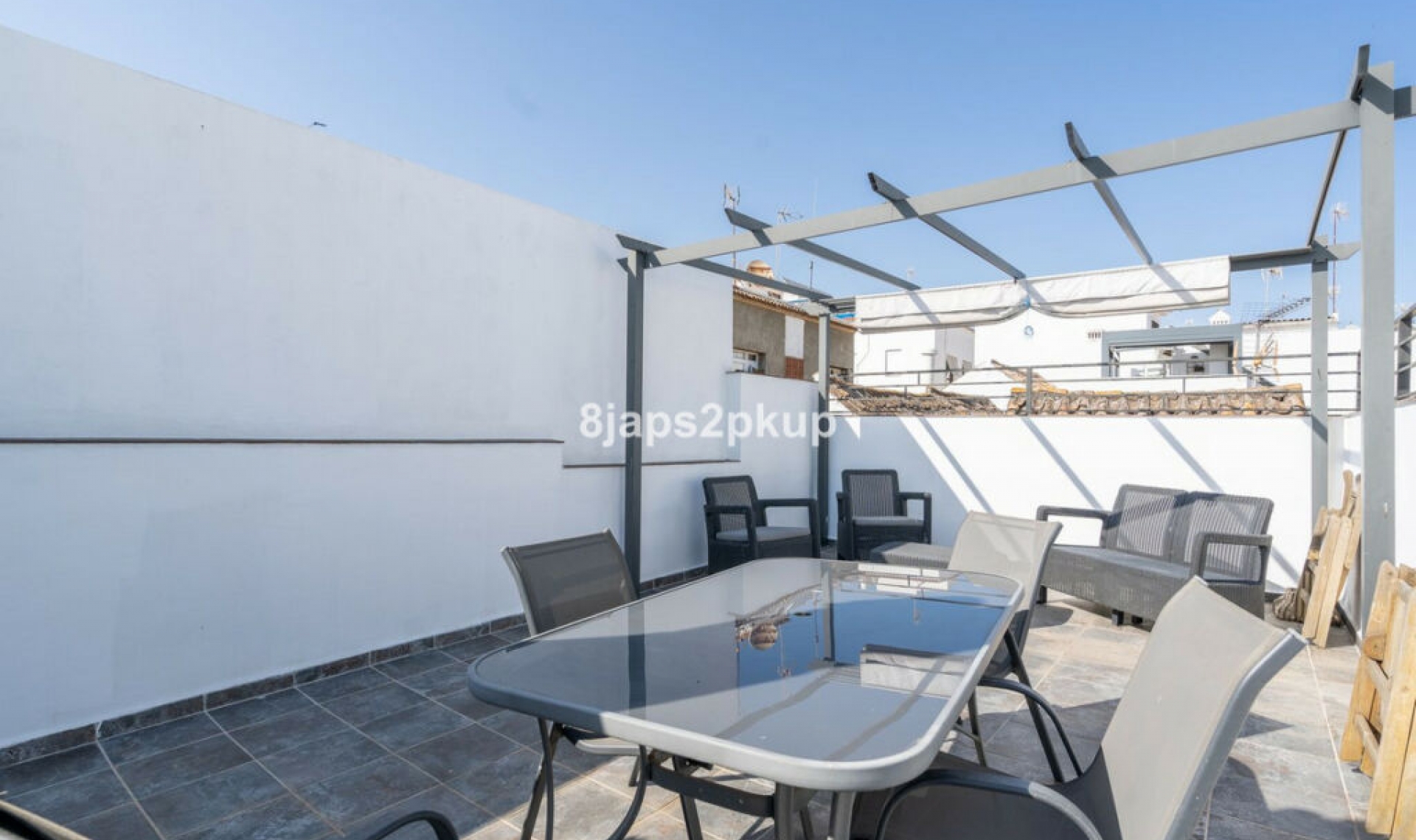 Resale - House -
Estepona