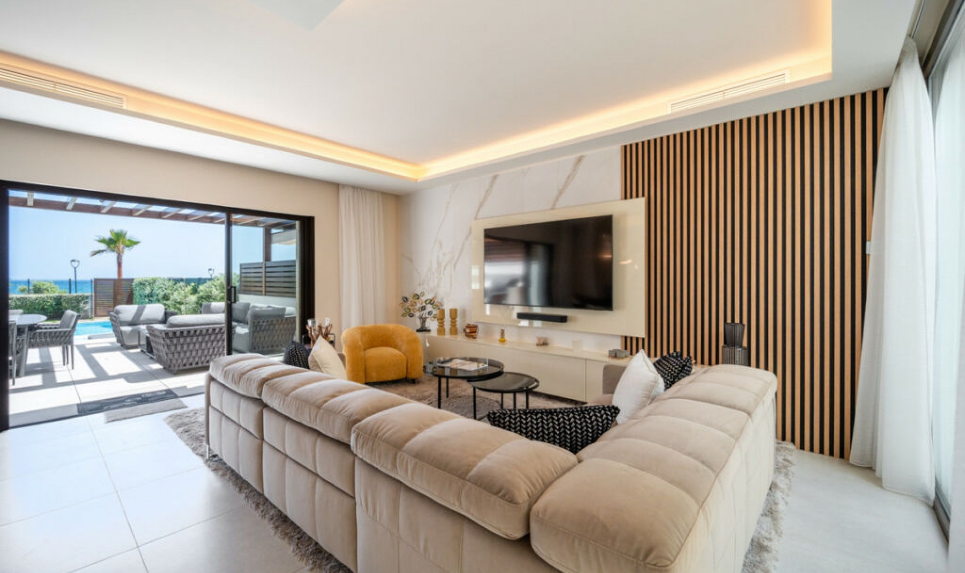 Resale - House -
Estepona