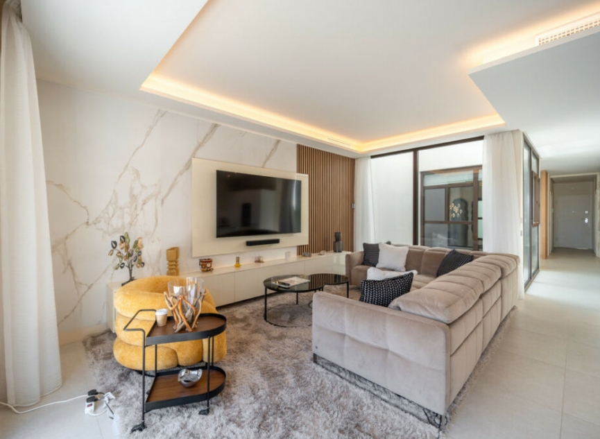 Resale - House -
Estepona