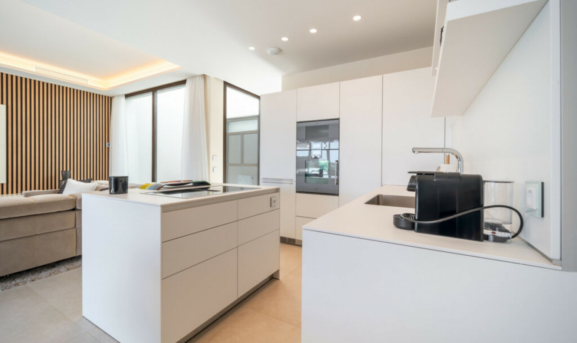 Resale - House -
Estepona