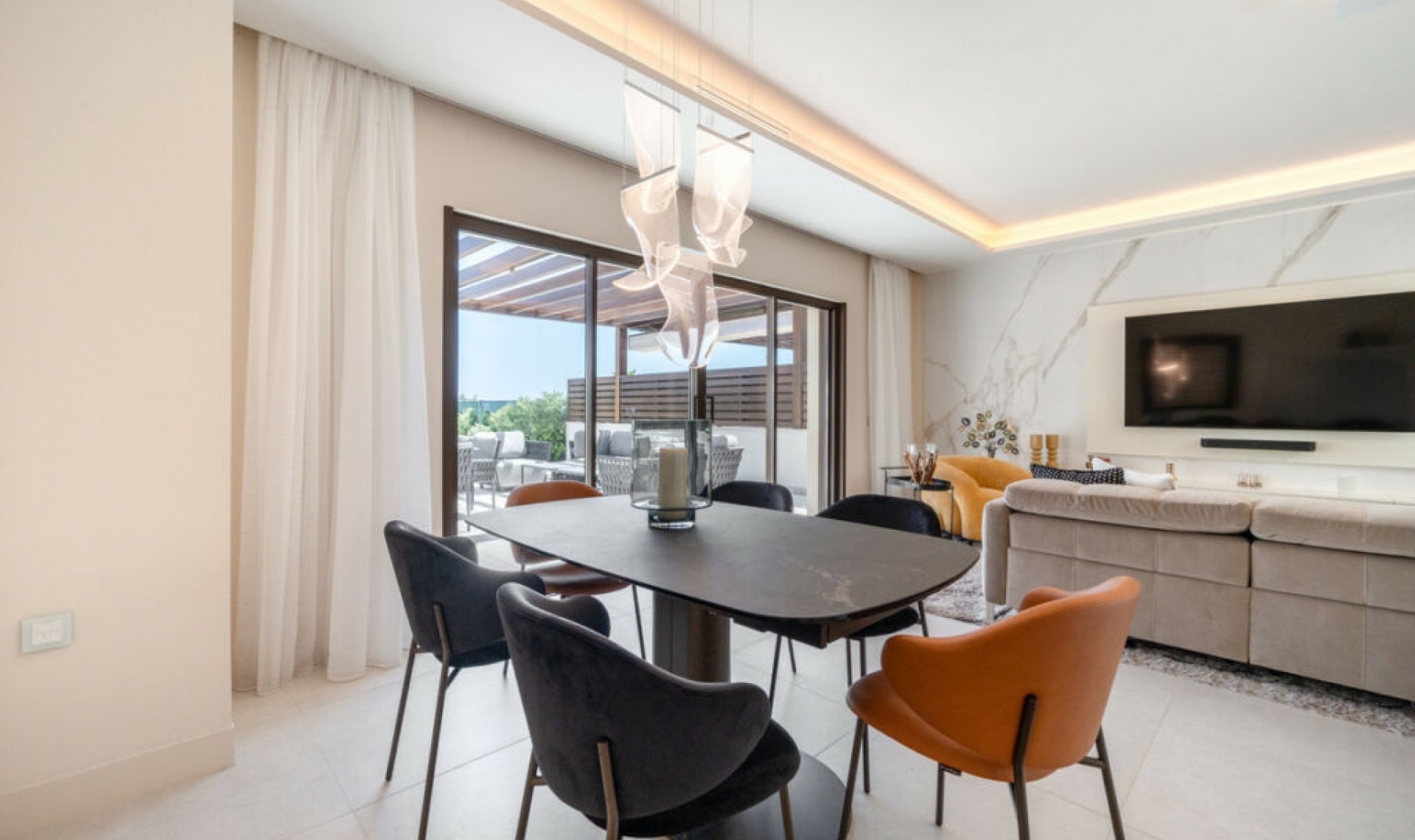 Resale - House -
Estepona