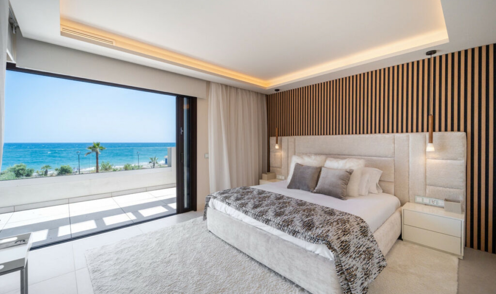 Resale - House -
Estepona