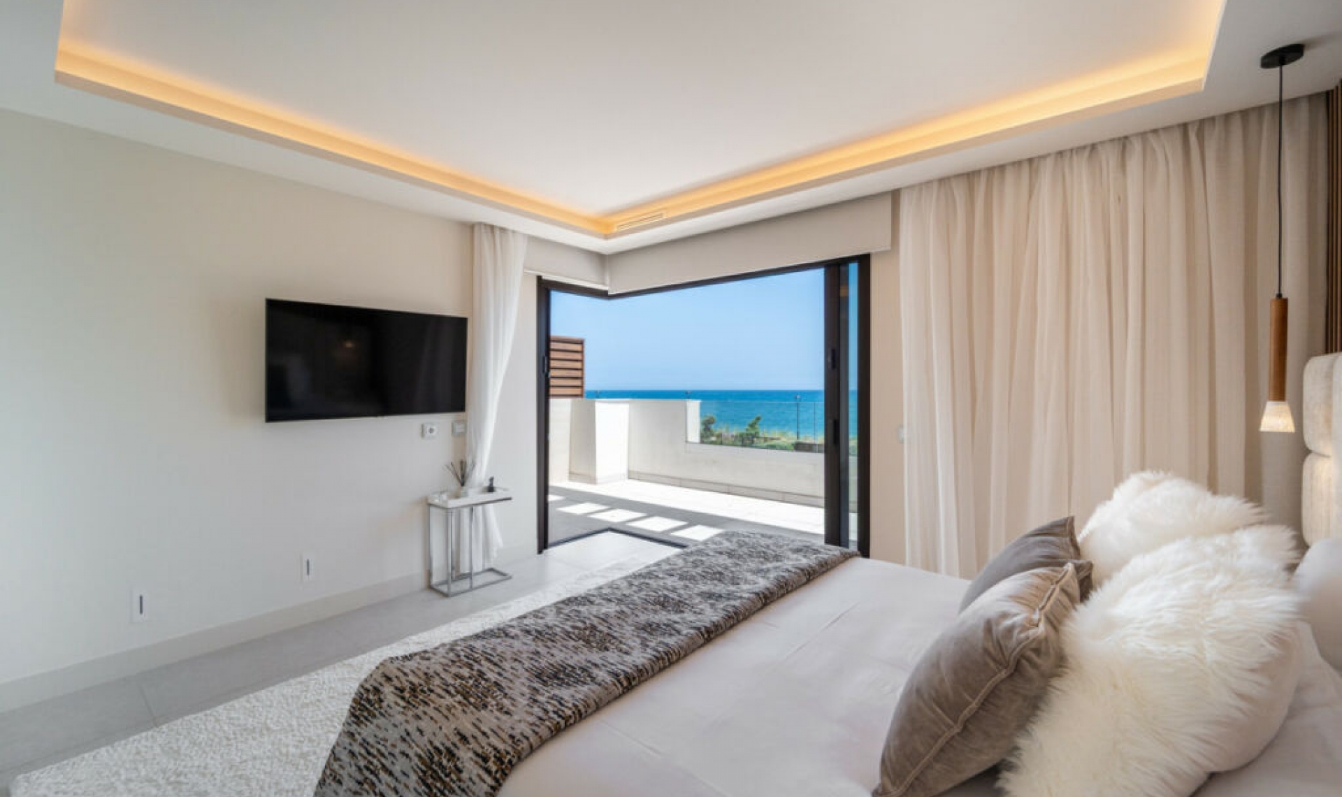 Resale - House -
Estepona