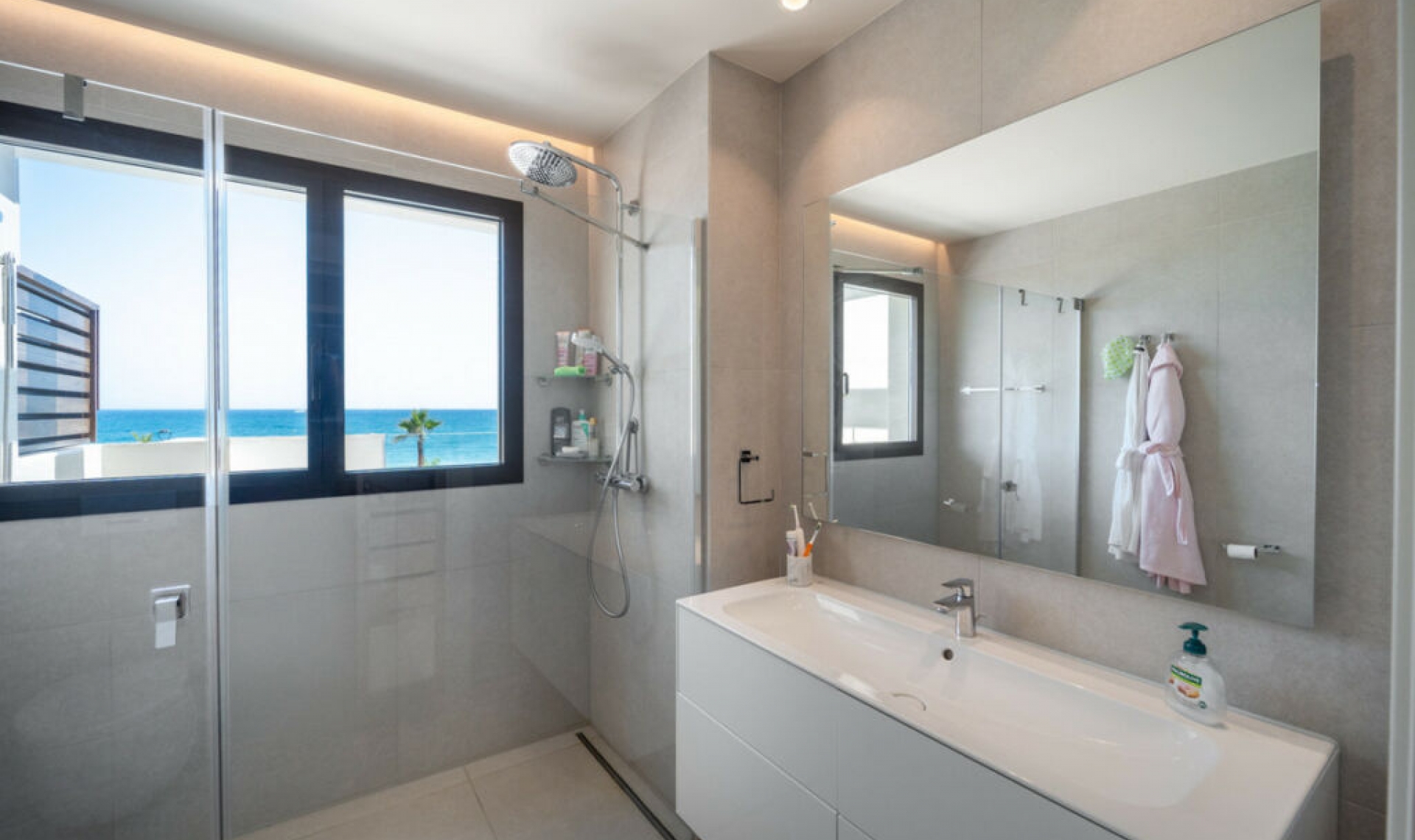 Resale - House -
Estepona