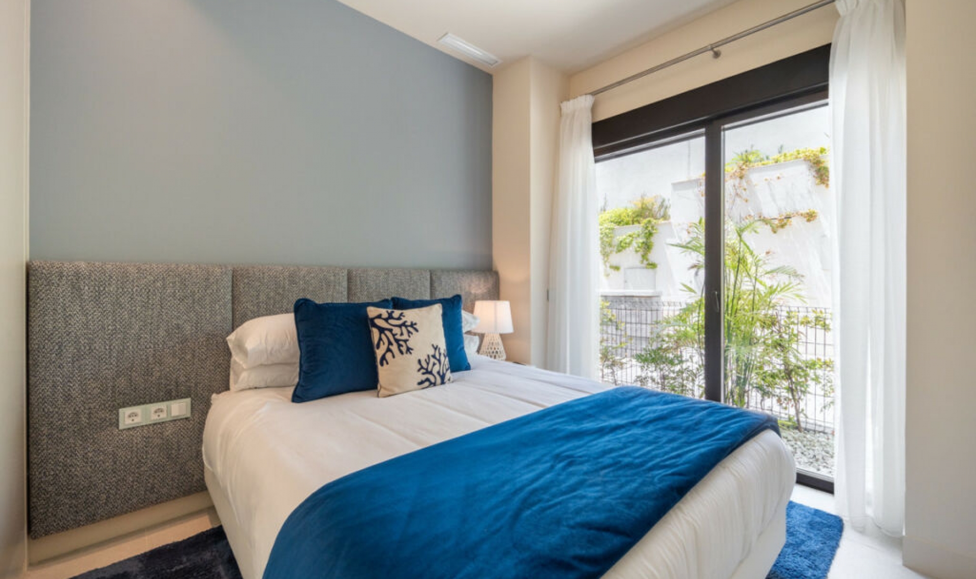 Resale - House -
Estepona