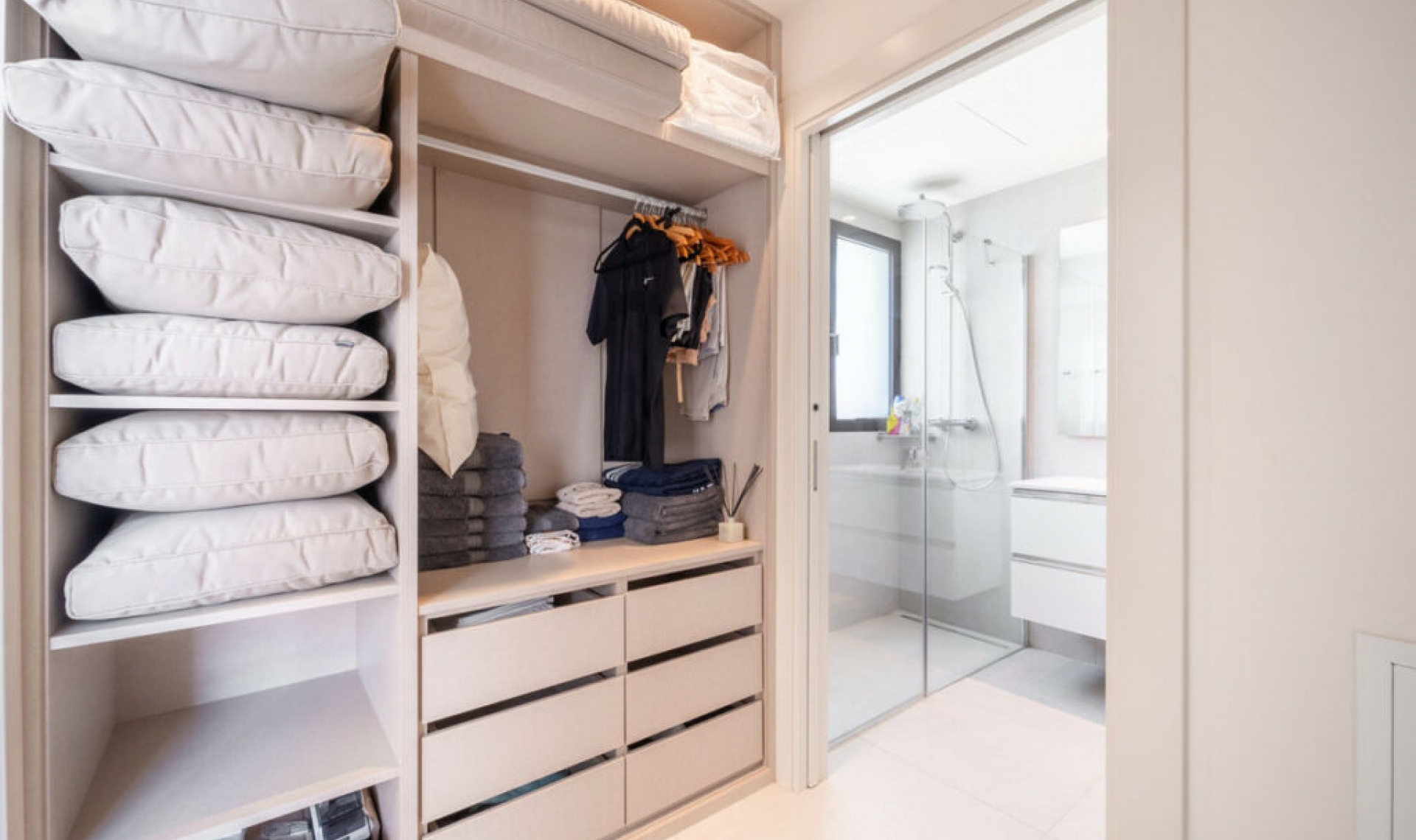 Resale - House -
Estepona