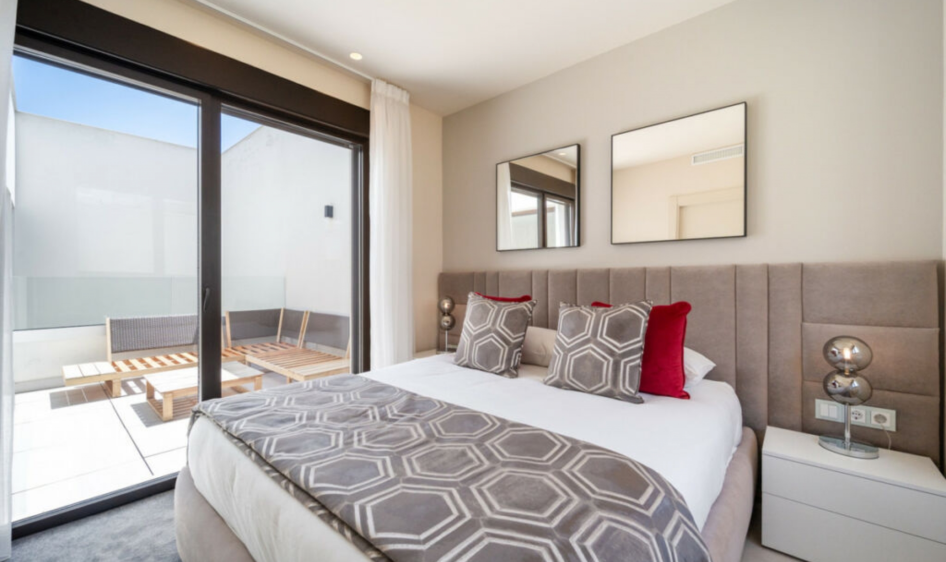 Resale - House -
Estepona