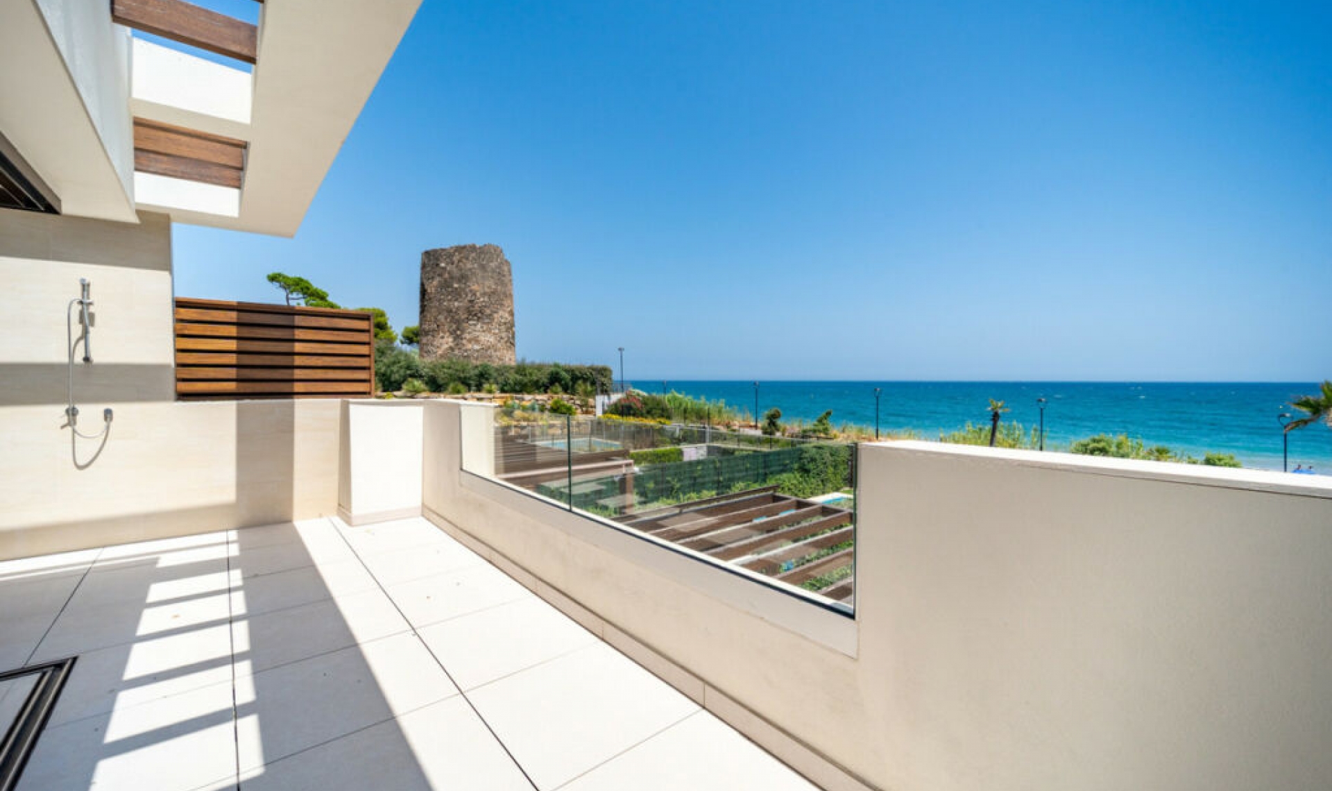 Resale - House -
Estepona