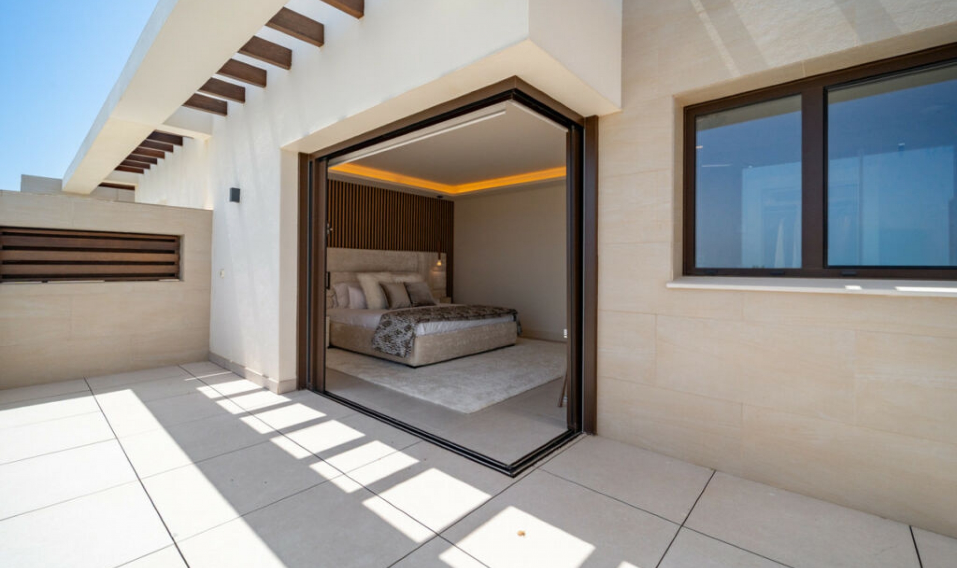 Resale - House -
Estepona