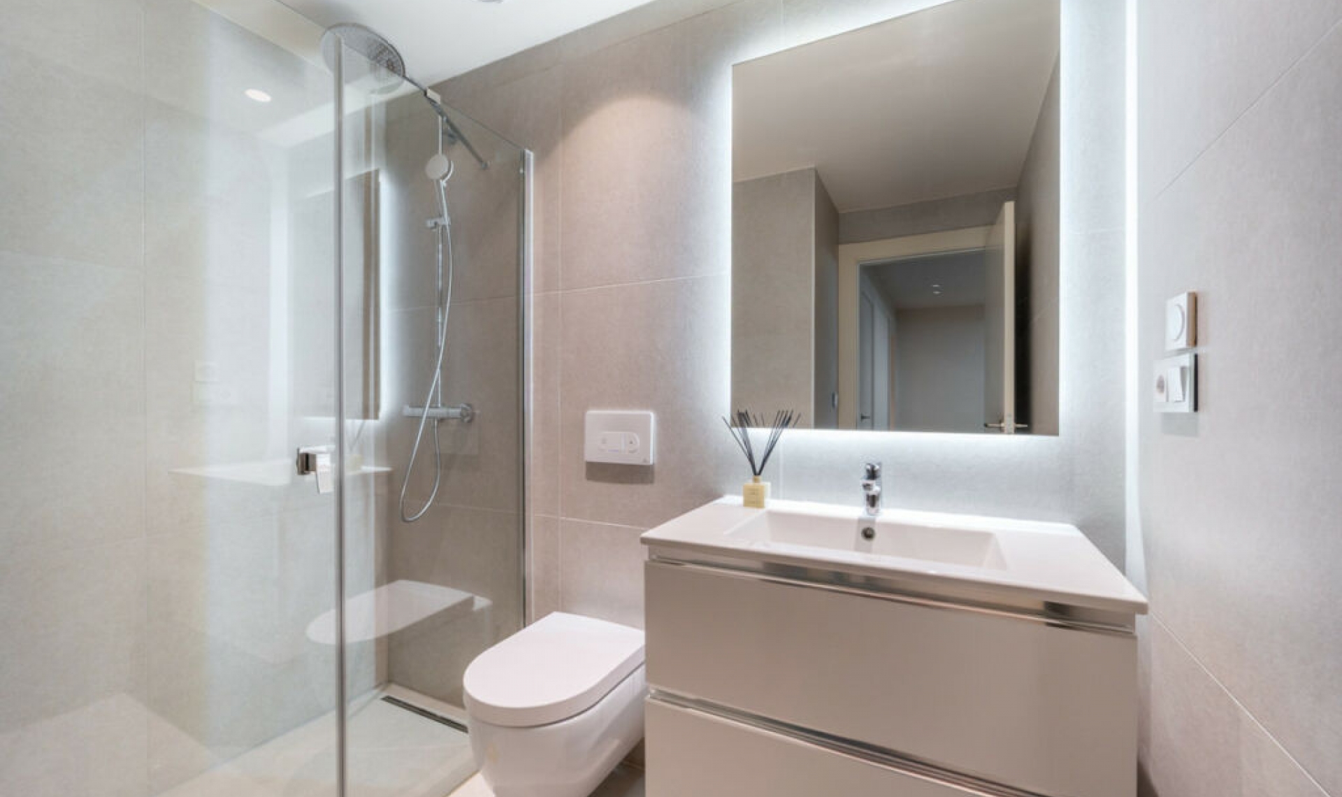 Resale - House -
Estepona