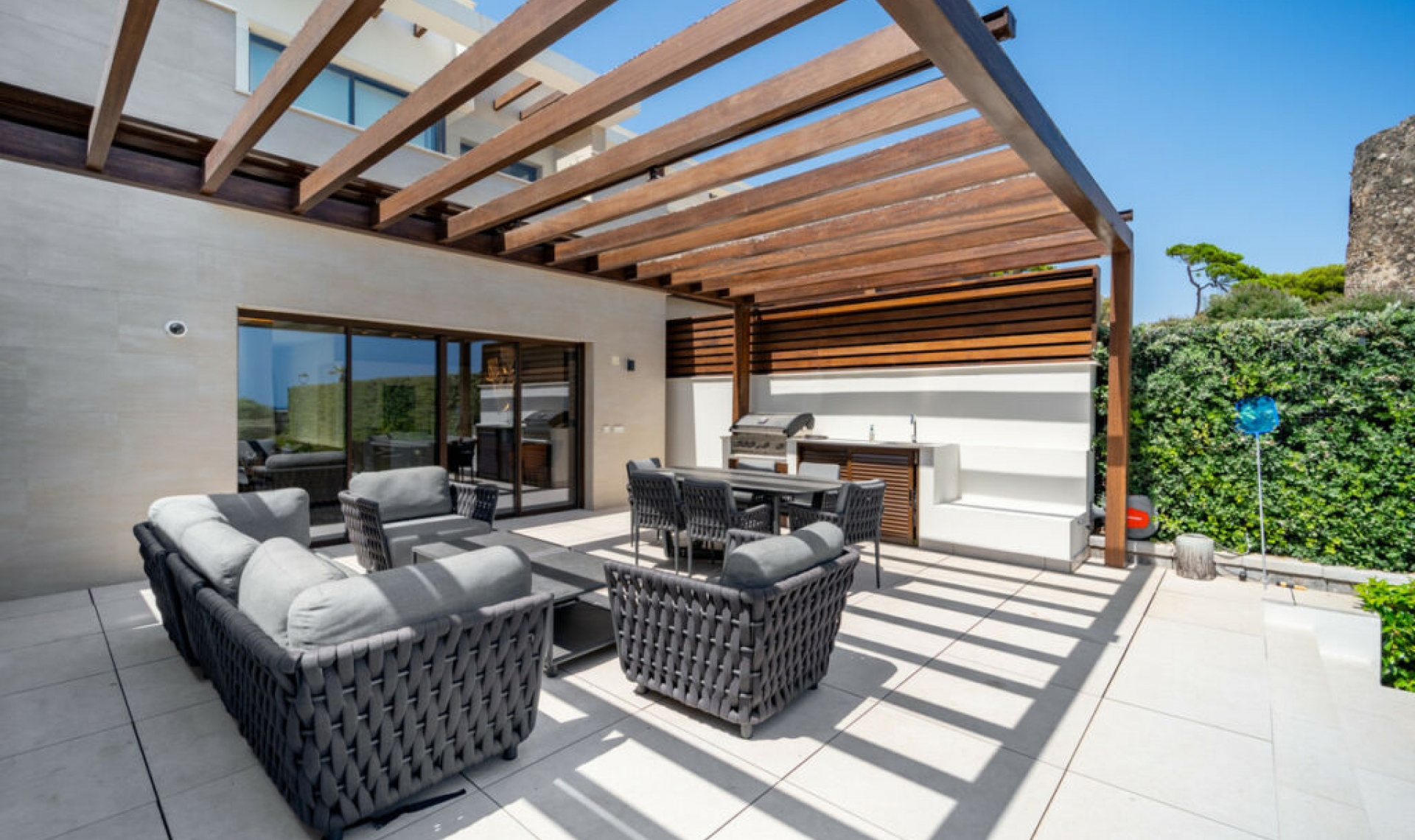 Resale - House -
Estepona